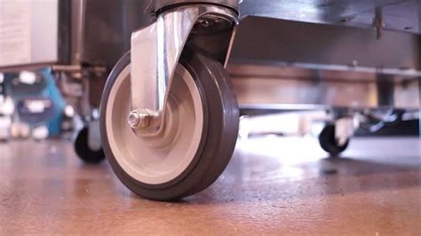 Roues et roulettes pivotantes, comment les choisir.